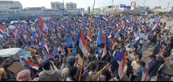 اليمن: تظاهرة مؤيدة للمجلس الانتقالي الجنوبي في عدن بعد يوم من إعلان حله