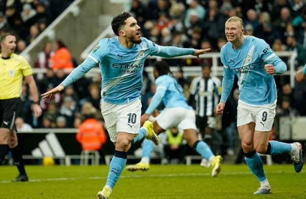 رياضة: مانشستر سيتي يقترب من نهائي كأس الرابطة