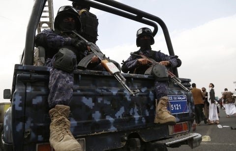 بيروت: هيومن رايتس ووتش تقول ان الحوثيون أعتقلوا تعسفًا أكثر من 20 مسيحيًا ويخفون مصيرهم في مناطق سيطرتهم