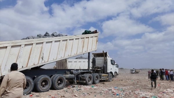 اليمن: السلطات القضائية في عدن تتلف 300 طن من مواد خام صناعة الإسمنت