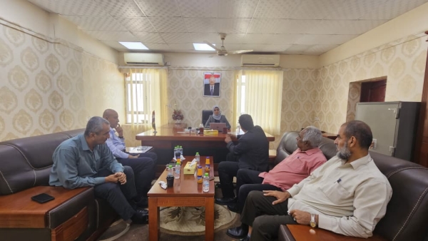 اليمن: وزيرة الشؤون القانونية تبدأ مهامها من عدن وتوجه بتحديث التشريعات لدعم الاستثمار