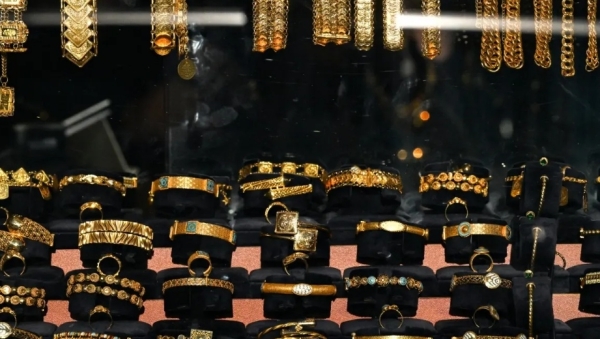 اقتصاد: الذهب يتراجع لأقل من 5000 دولار للأونصة وسط صعود الدولار