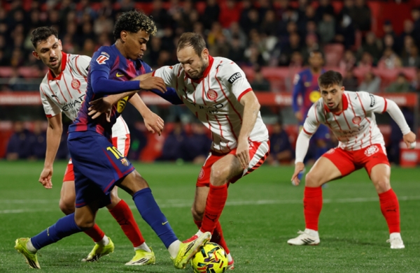 رياضة: جيرونا يسقط برشلونة ويهدي ريال مدريد صدارة 