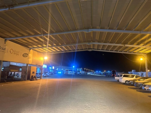 اليمن: وزير النقل يعلن انتهاء أزمة تكدس المعتمرين بفتح مسارات خاصة في منفذ الوديعة