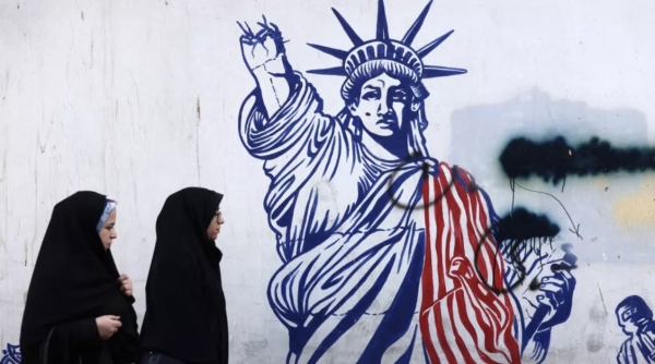 تحليل: من شركاء إلى أعداء.. سبعة عقود من الغزل والاشتباك شكلت العلاقة بين إيران والولايات المتحدة