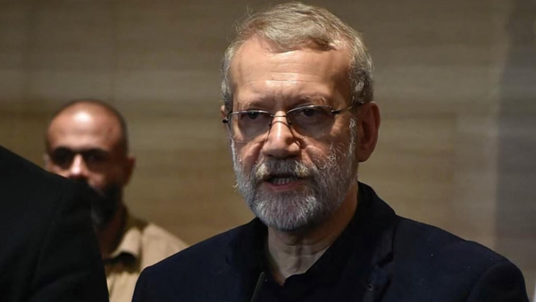 طهران: لاريجاني يؤكد أن إيران مستعدة لحرب طويلة وستدافع عن نفسها 