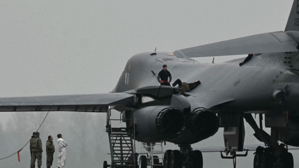 تقرير: لندن تعلن أن الولايات المتحدة بدأت باستخدام قواعد عسكرية بريطانية ضد إيران