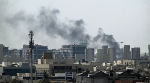 اقتصاد: التصعيد في الخليج يرفع أسعار النفط.. وهجمات تطال قواعد ومنشآت نفطية