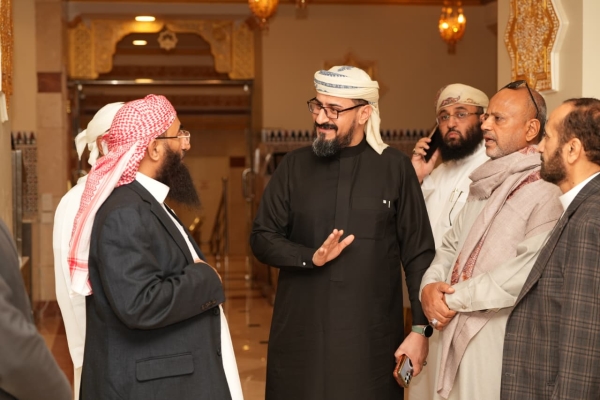 اليمن: وزير الأوقاف يوقف التعاقد مع فنادق غير مستوفية للشروط بالمدينة المنورة