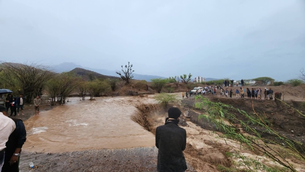 رويترز: السيول تحصد أرواح 17 شخصا في اليمن