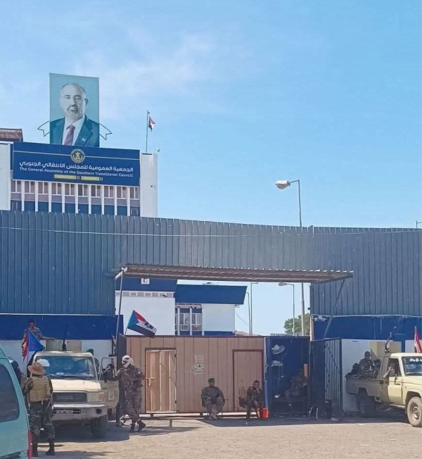 اليمن: الانتقالي يتهم أطرافًا داخل الحكومة بإغلاق مقراته ويدعو إلى حشد شعبي الأربعاء في عدن