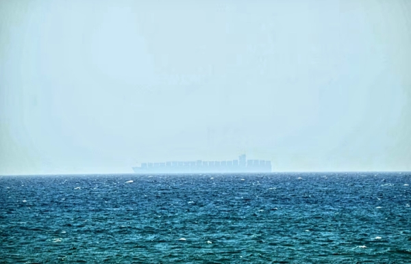 لندن: أول سفينة غربية تعبر مضيق هرمز منذ التصعيد.. وتحركات دولية لإعادة فتحه