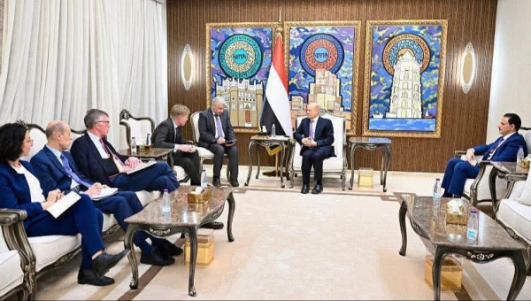 اليمن: العليمي يؤكد أن استعادة مؤسسات الدولة 