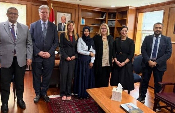 واشنطن: الحكومة اليمنية تبحث مع منظمات دولية توسيع مشاريع التعليم وبناء القدرات