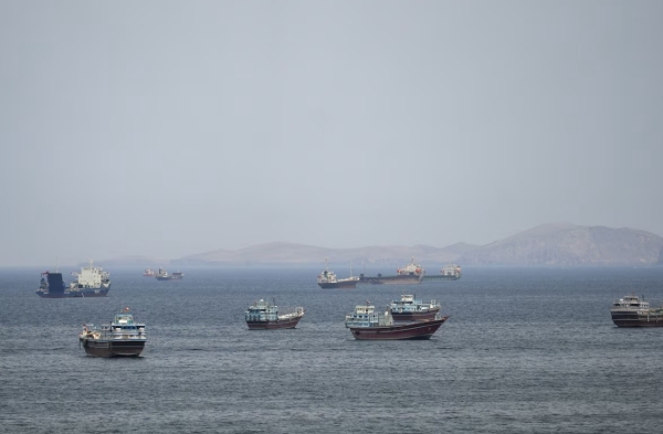 حرب الناقلات: تصعيد بحري غير مسبوق بين واشنطن وطهران.. اعتراض ناقلات وسيطرة على سفن في هرمز