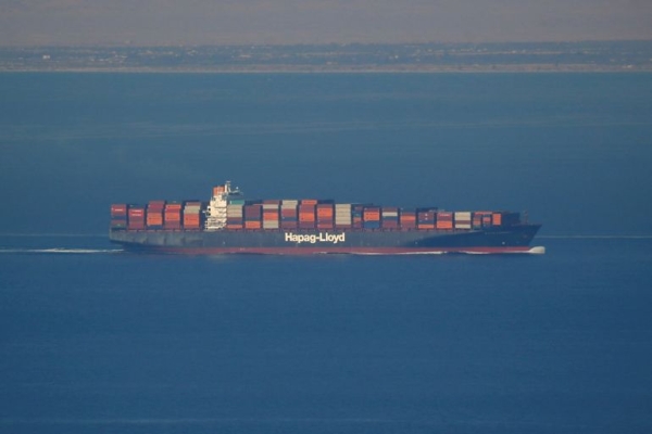 اقتصاد: اضطرابات الشرق الأوسط تُكبّد شركات الشحن العالمية خسائر متصاعدة.. وهاباغ لويد تعلن 50 مليون دولار أسبوعيًا