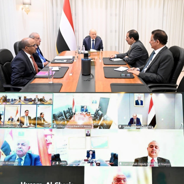 اليمن: العليمي يطمئن المانحين ويتعهد بحماية المنظمات عقب اغتيال مسؤول تنموي في عدن