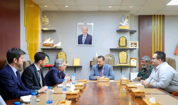 اليمن: محافظ عدن يدعو الاتحاد الأوروبي إلى توسيع الدعم التنموي والخدمي خلال لقاء مع السفير سيمونيه
