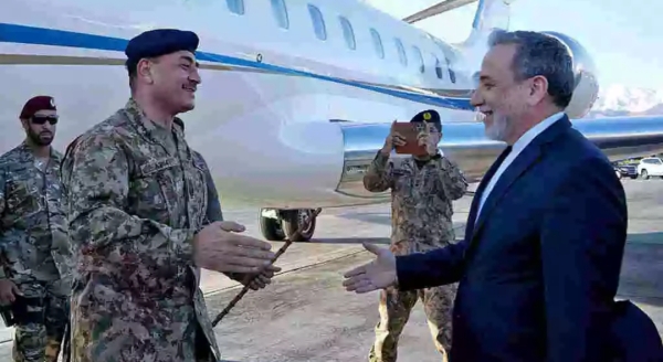 طهران: قائد الجيش الباكستاني ووفد قطري يصلان إلى ايران: هل اقترب اتفاق إنهاء الحرب؟
