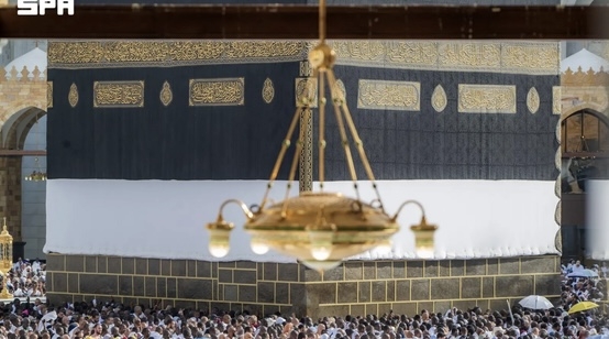 مكة: الحجاج يؤدون طواف الإفاضة بالمسجد الحرام