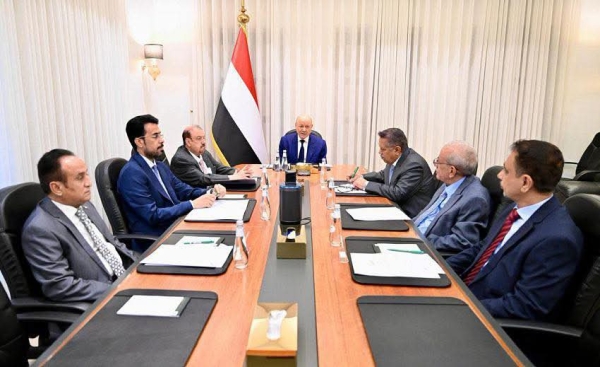 اليمن: العليمي يؤكد المضي في الإصلاحات ويتوعد بـ