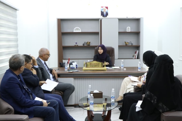 اليمن: الحكومة تطالب المنظمات الدولية بمشاركة بيانات مشاريعها وتدعو لنقل مقارها إلى عدن