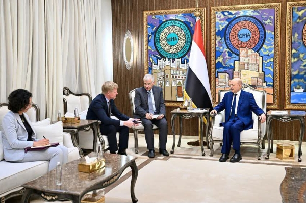 اليمن: العليمي يبلغ المبعوث الأممي برفض 