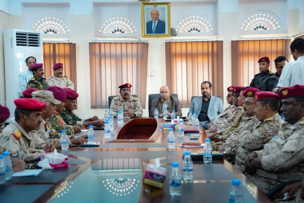 اليمن: الخنبشي يوجه برفع الجاهزية وتوحيد القرار العسكري