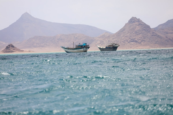 رويترز: السعودية تسعى لتشكيل تحالف يحمى الملاحة بالبحر الأحمر