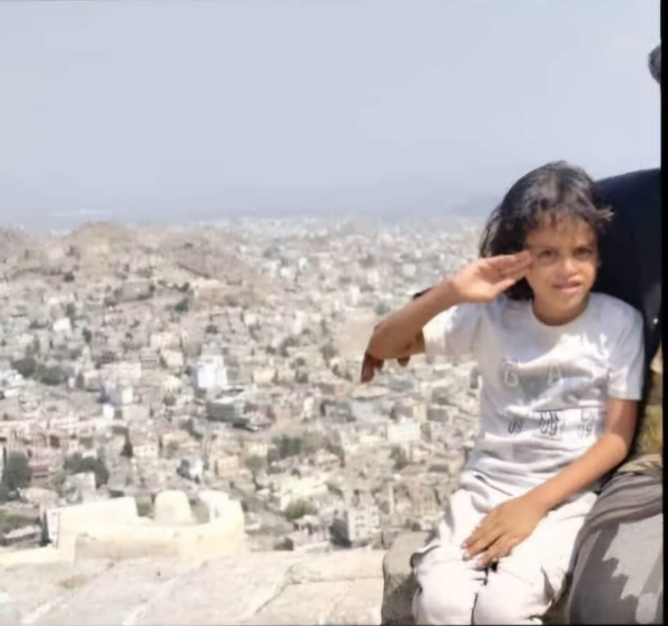 اليمن: وفاة طفل بعد أيام من دهسه بمركبة حراسة محافظ تعز
