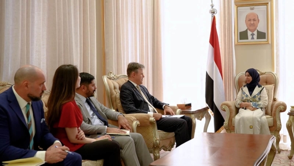 اليمن: وزيرة الخارجية تبحث مع القائم بالأعمال الأمريكي هجوم الحوثيين على المخا والتصعيد الإقليمي
