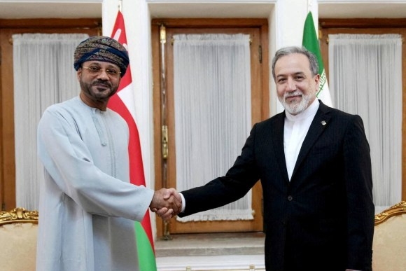 مسقط: عُمان وإيران تقترحان إنشاء ممر ملاحي مؤقت عبر مضيق هرمز