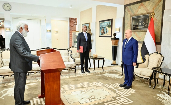 اليمن: وزير التخطيط يؤدي اليمين الدستورية أمام الرئيس العليمي