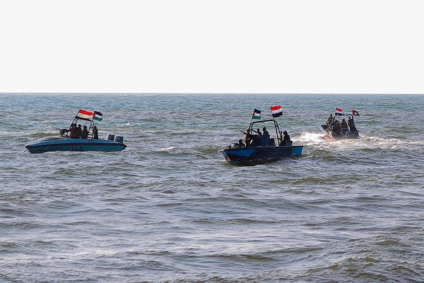 اليمن: الحوثيون يمنحون السفن الروسية والصينية ممرًا آمنًا مقابل غطاء سياسي وتقني