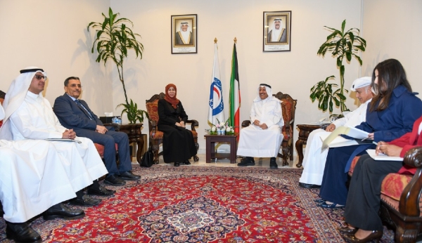الكويت: وزيرة الخارجية اليمنية تبحث مع الهلال الأحمر الكويتي توسيع التعاون الإنساني