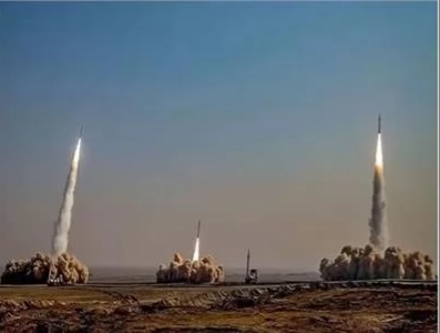 عمان: الأردن تقول ان الدفاعات الجوية تعترض 10 صواريخ باليستية أطلقت من إيران