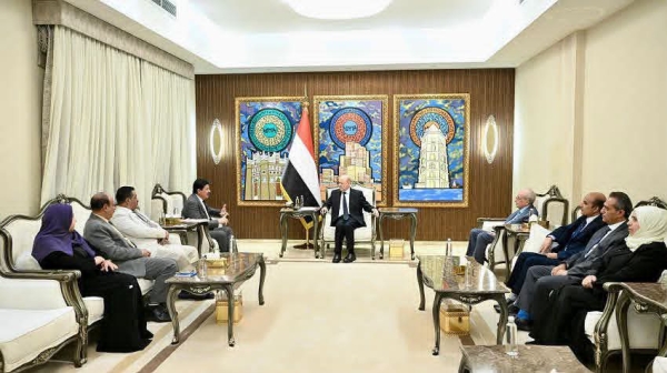 اليمن: العليمي يؤكد أن محاسبة مرتكبي الانتهاكات جزء من معركة استعادة مؤسسات الدولة