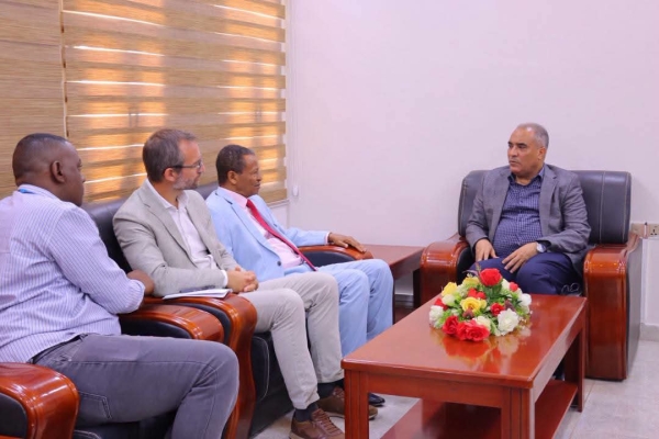 اليمن: الحكومة توقع شراكة مع برنامج الأغذية العالمي لتعزيز التغذية المدرسية