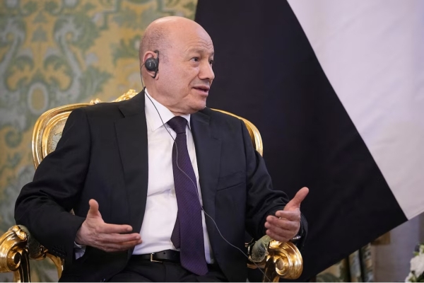 واشنطن: ترامب اتصل هاتفيا بالرئيس اليمني أمس الأحد
