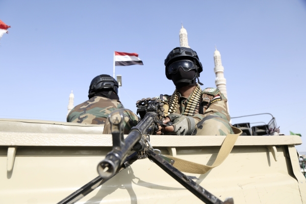 خبراء: سيطرة الحوثيين على الساحل الغربي تعزز تهديد الملاحة وتضع السعودية أمام خيارات عسكرية ودبلوماسية صعبة