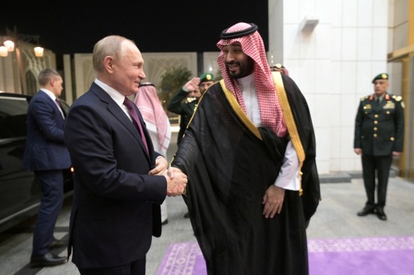 موسكو: بوتين وبن سلمان ناقشا هاتفيا الوضع بمنطقة الخليج