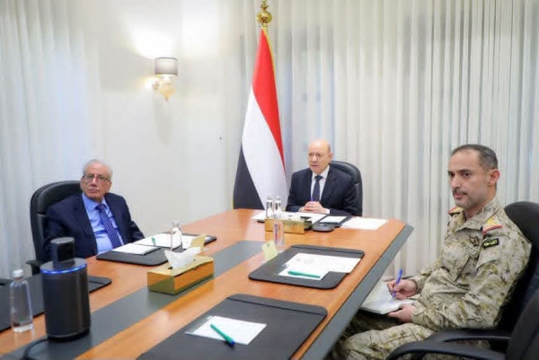 اليمن: الرئيس العليمي يوجه بتسريع قراري التعبئة العامة و