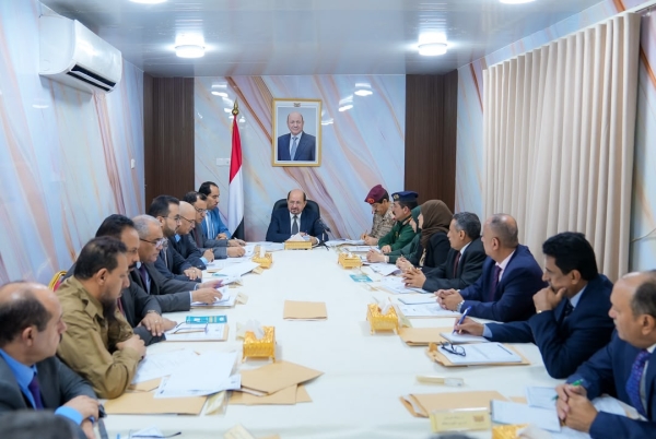 اليمن: الحكومة تؤكد أن استهداف قصر معاشيق يعكس عجز الحوثيين وتشدد على بقائها في عدن