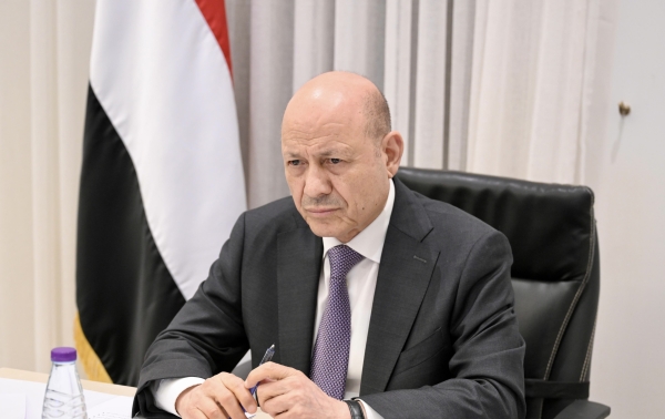 اليمن: العليمي يؤكد استمرار 