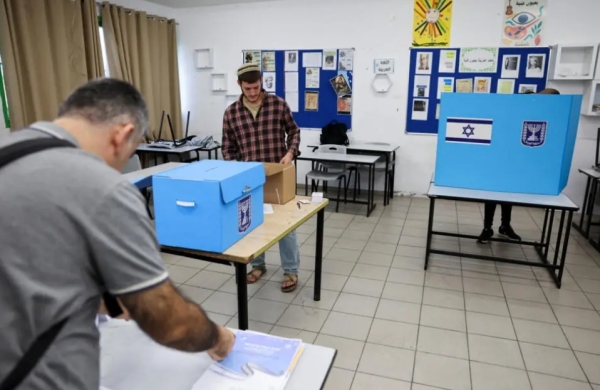 القدس: الإسرائيليون يتوجهون إلى صناديق الاقتراع للتصويت في انتخابات حاسمة لمستقبل نتانياهو