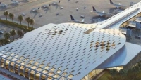 رويترز: تناثر شضايا في محيط مطار أبها السعودي بعد اعتراض طائرة مسيرة