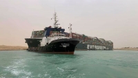 القاهرة: السفينة العالقة في قناة السويس المصرية تهدد الشحن في جميع أنحاء العالم