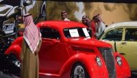 الرياض: سعودي مفتون بالسيارات القديمة يحول منزله معرضا لطرازاتها الفريدة