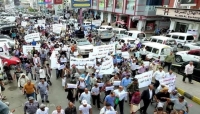 اليمن:تظاهرات في تعز تنديدا بانهيار الاوضاع المعيشية ودعما لمطالب الجيش