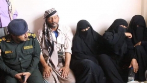 اليمن:ايقاف قائد قوات تعز الخاصة واحالة ضابط للتحقيق.. وفاضل والاكحلي يزوران عائلة الحرق